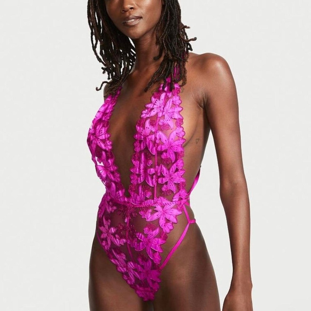 🩷NWT RARE Stunning Fuschia Floral Embroidered Plunge Teddy Victoria’s Secret🩷
